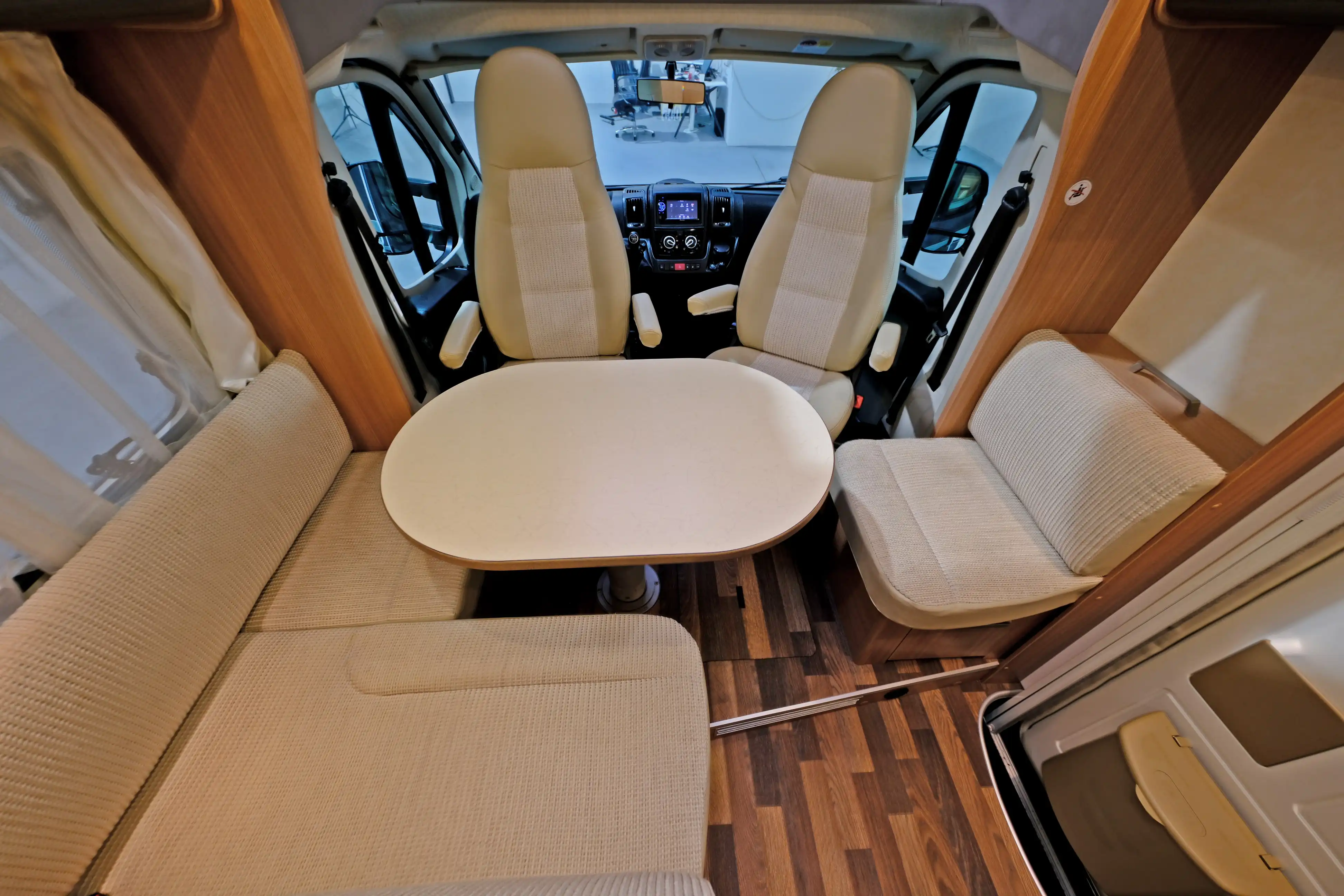 KNAUS Sky TI 700 MEG 
